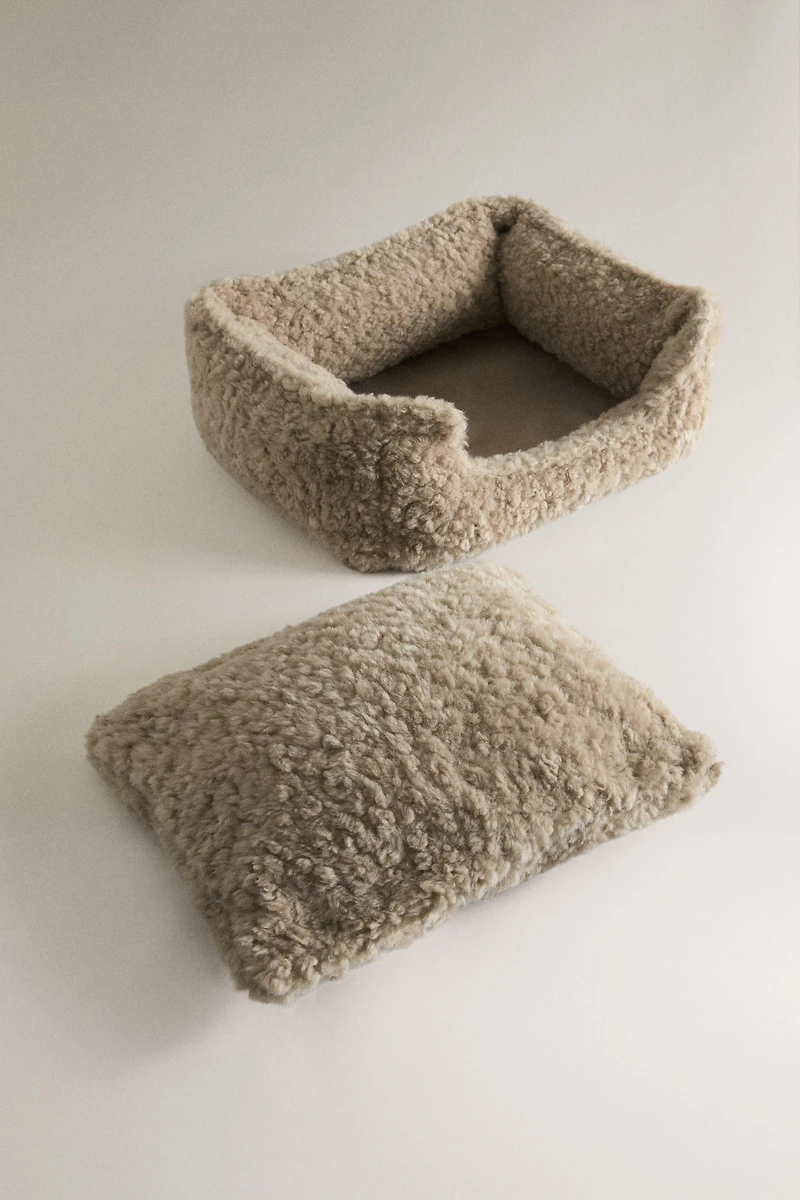FAUX SHEARLING PET BED