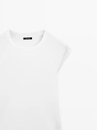 Cotton T-shirt with short raglan sleeves