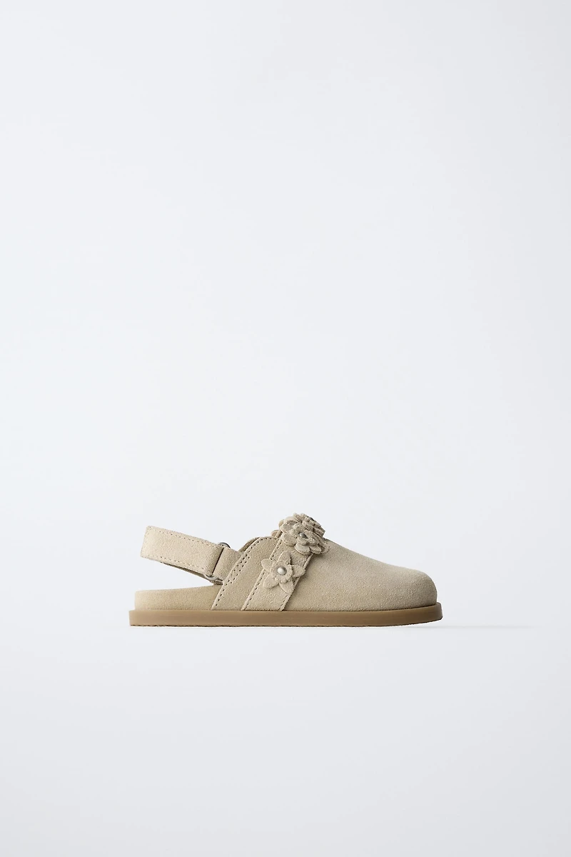 SABOTS EN CUIR AVEC FLEURS