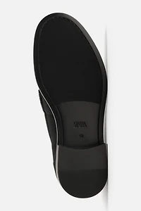 MOCASSINS EN CUIR À POMPONS