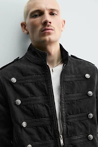 VESTE EN DENIM AVEC BRANDENBOURGS ET BOUTONS