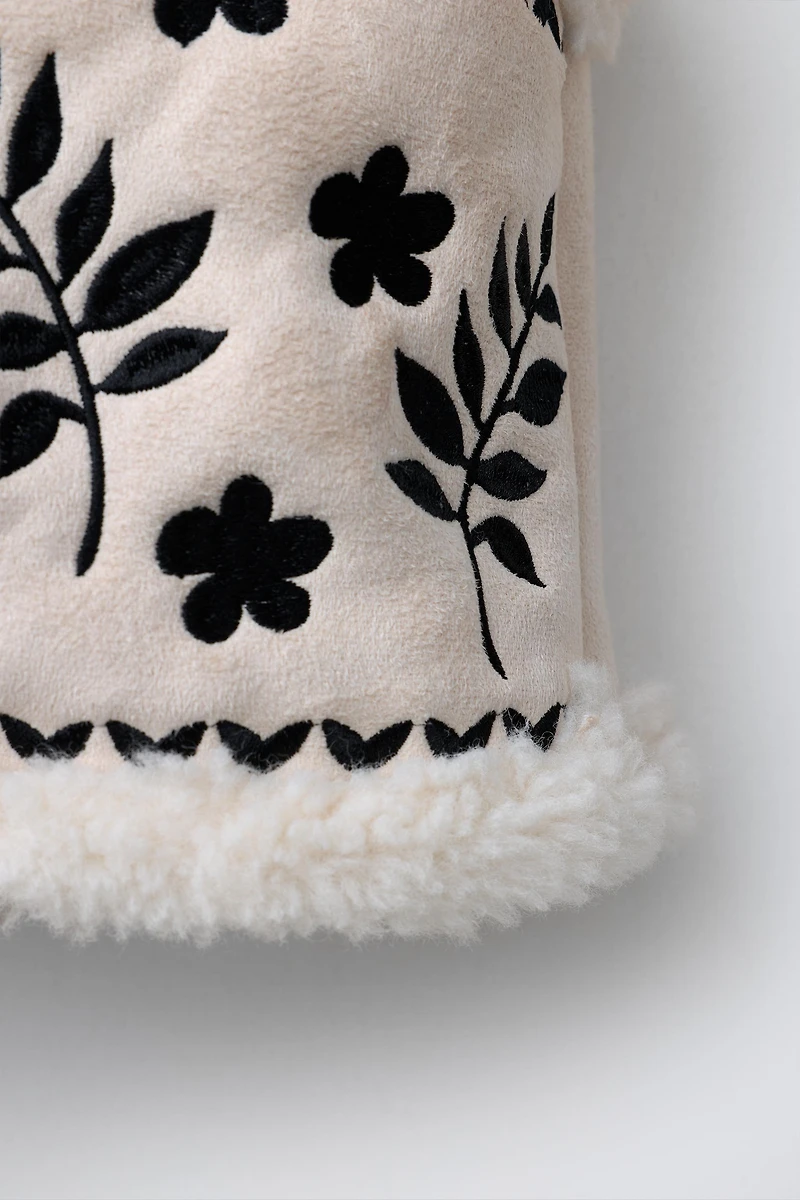 GILET EFFET DAIM BRODERIES MOUTONNÉES