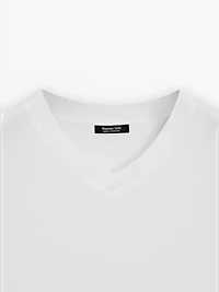 100% cotton V-neck T-shirt