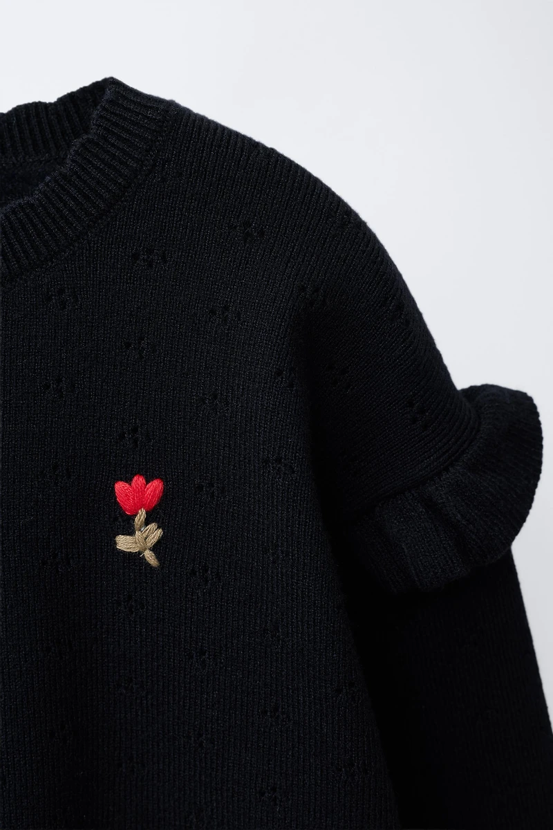 FLORAL EMBROIDERED KNIT SWEATER