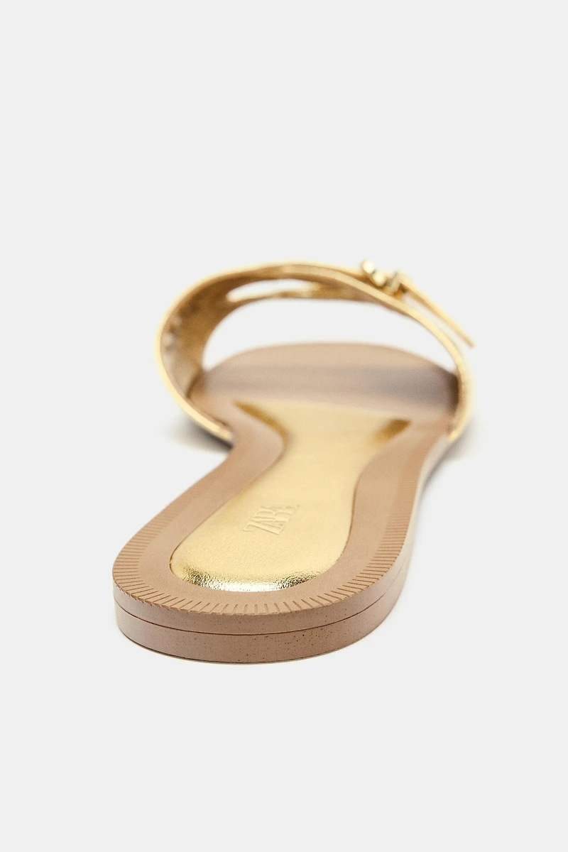 METALLIC EFFECT FLAT SANDALS