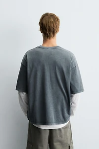 T-SHIRT DÉLAVÉ IMPRIMÉ TEXTES