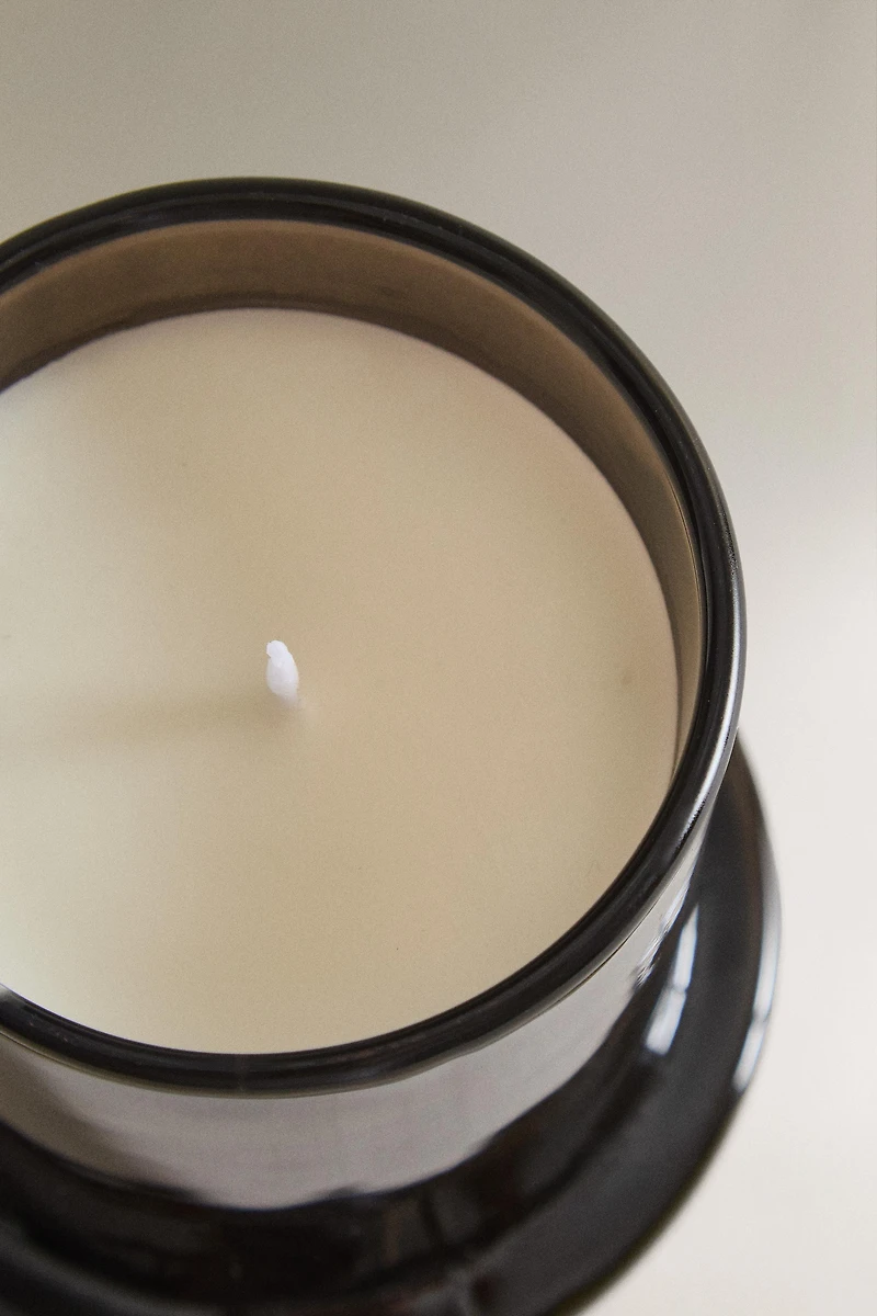 (140 G) CÈDRE ÉPICÉ SCENTED CANDLE