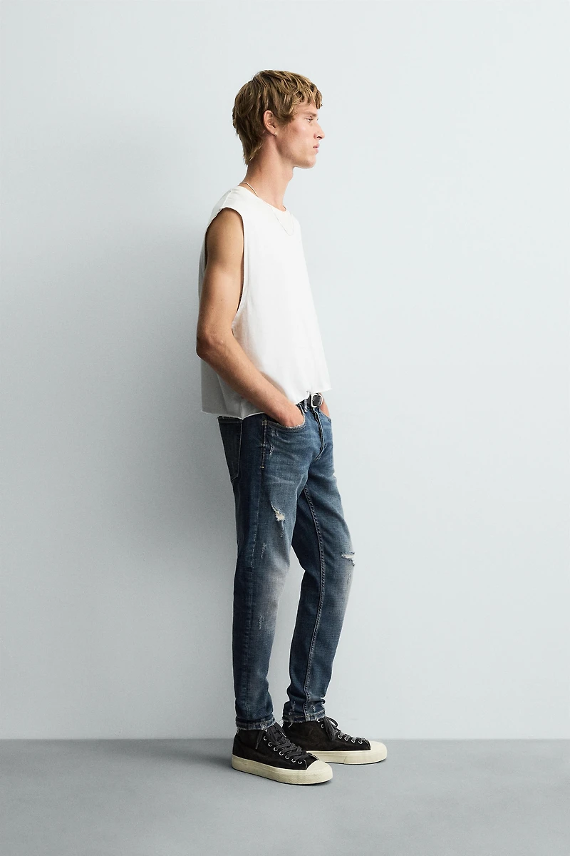 RIPPED SKINNY FIT JEANS