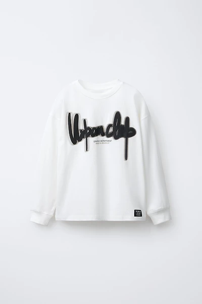 EMBOSSED TEXT T-SHIRT