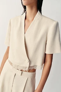 VESTE COURTE À BORDURE DENTELLE