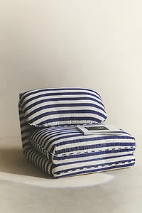 STRIPED FOLDING LOUNGE CHAIR