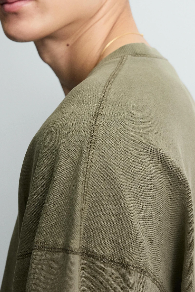 T-SHIRT LAVÉ STRUCTURÉ