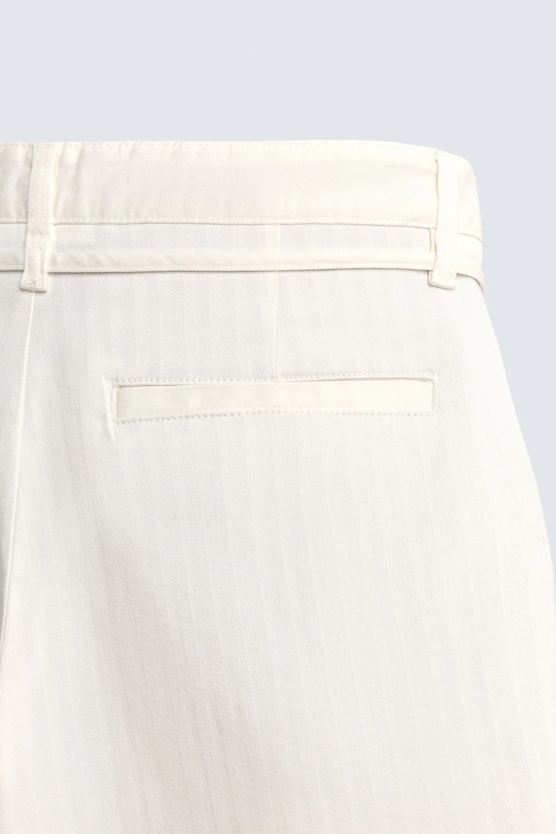 BERMUDA RELAXED FIT À PINCES