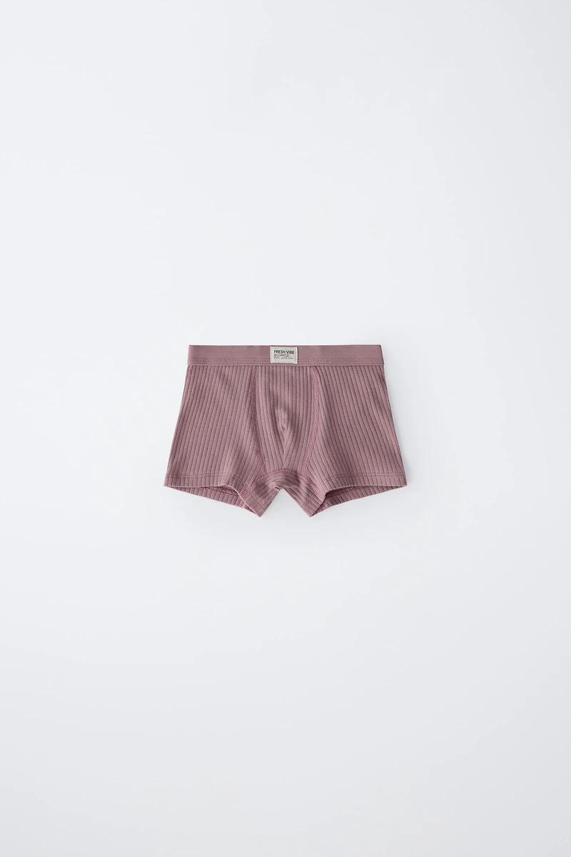 AGES 6- / THREE-PACK OF RIBBED BOXERS WITH LABEL