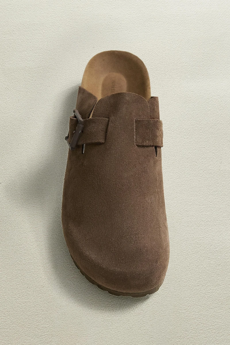 LEATHER CLOGS WITH BUCKLE