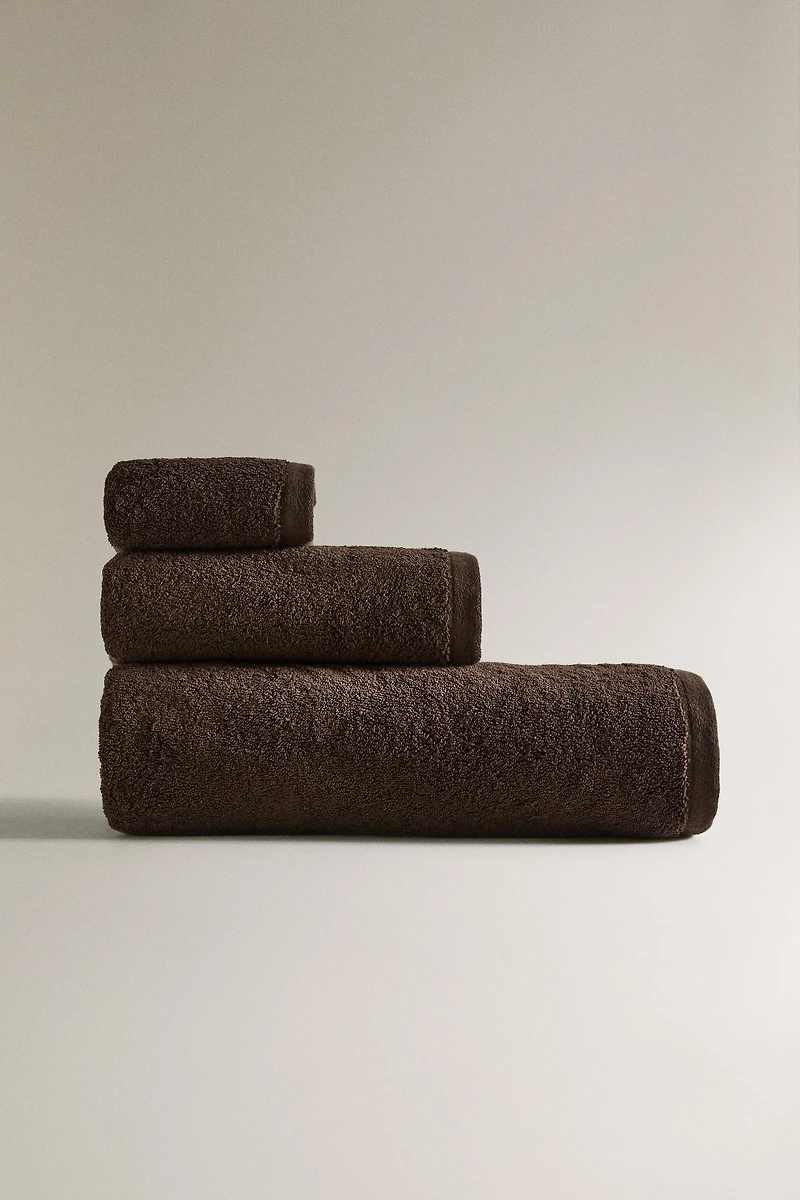 COLORED TERRYCLOTH BATH TOWEL