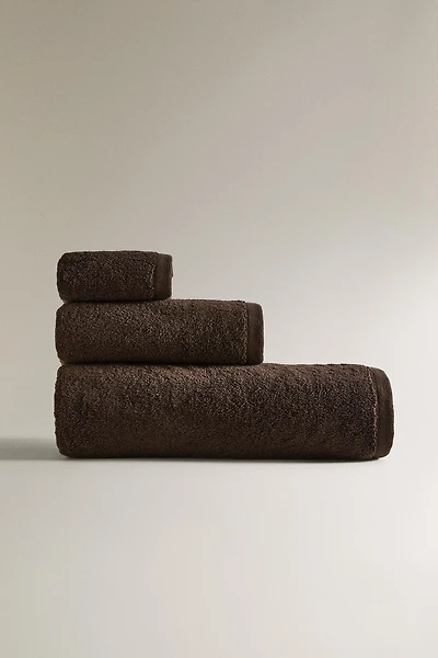 COLORED TERRYCLOTH BATH TOWEL