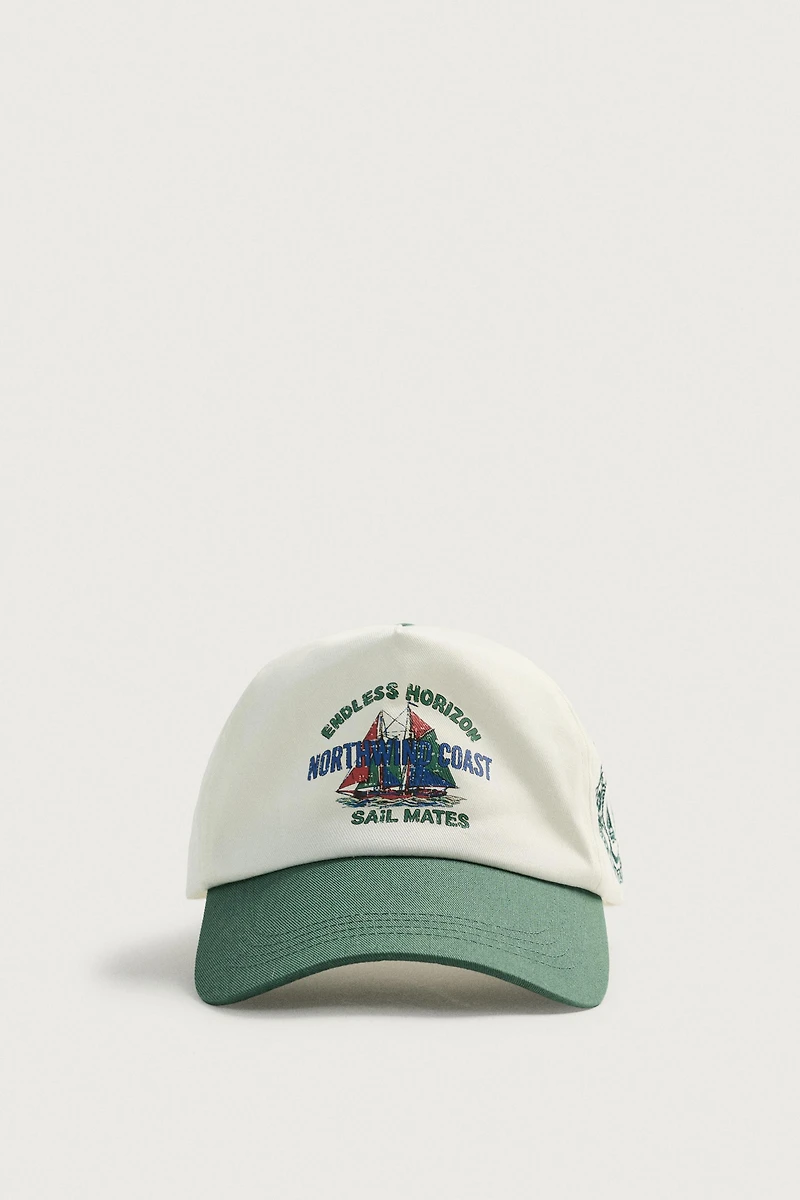 CONTRASTING FLAT VISOR CAP