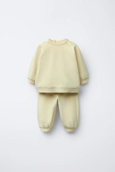 SWEATSHIRT AND JOGGER PANTS SET