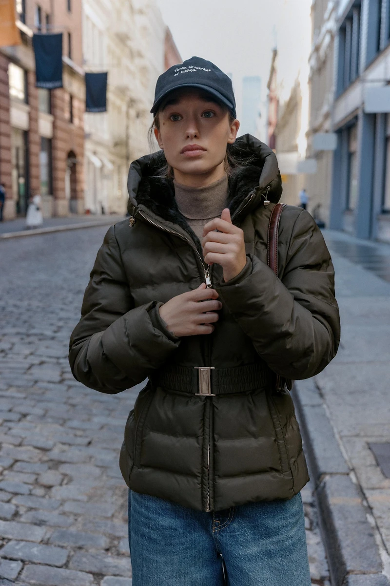 ANORAK COURT TAILLÉ DÉPERLANT ET COUPE-VENT