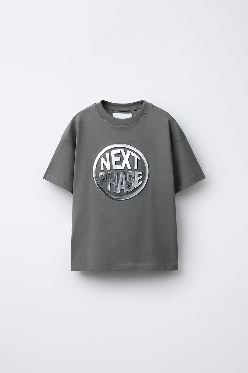 RAISED TEXT PRINT T-SHIRT