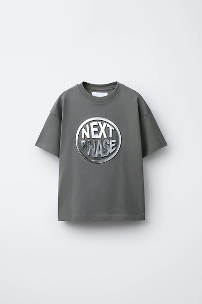 RAISED TEXT PRINT T-SHIRT