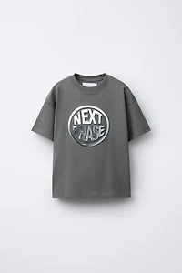 RAISED TEXT PRINT T-SHIRT