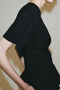 FITTED PLEATED T-SHIRT
