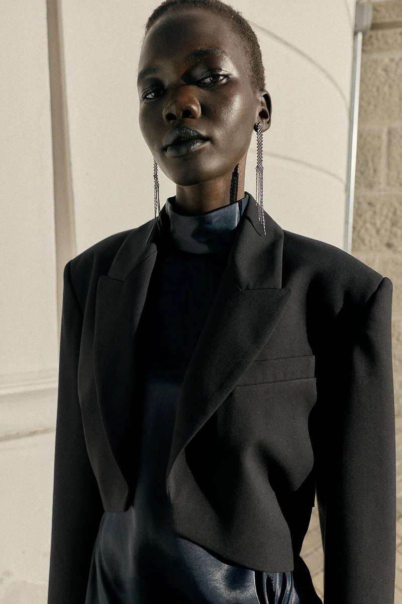 VESTE COURTE AVEC ÉPAULETTES ET PLIS