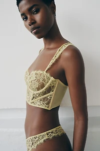 SOUTIEN-GORGE À ARMATURES EN DENTELLE