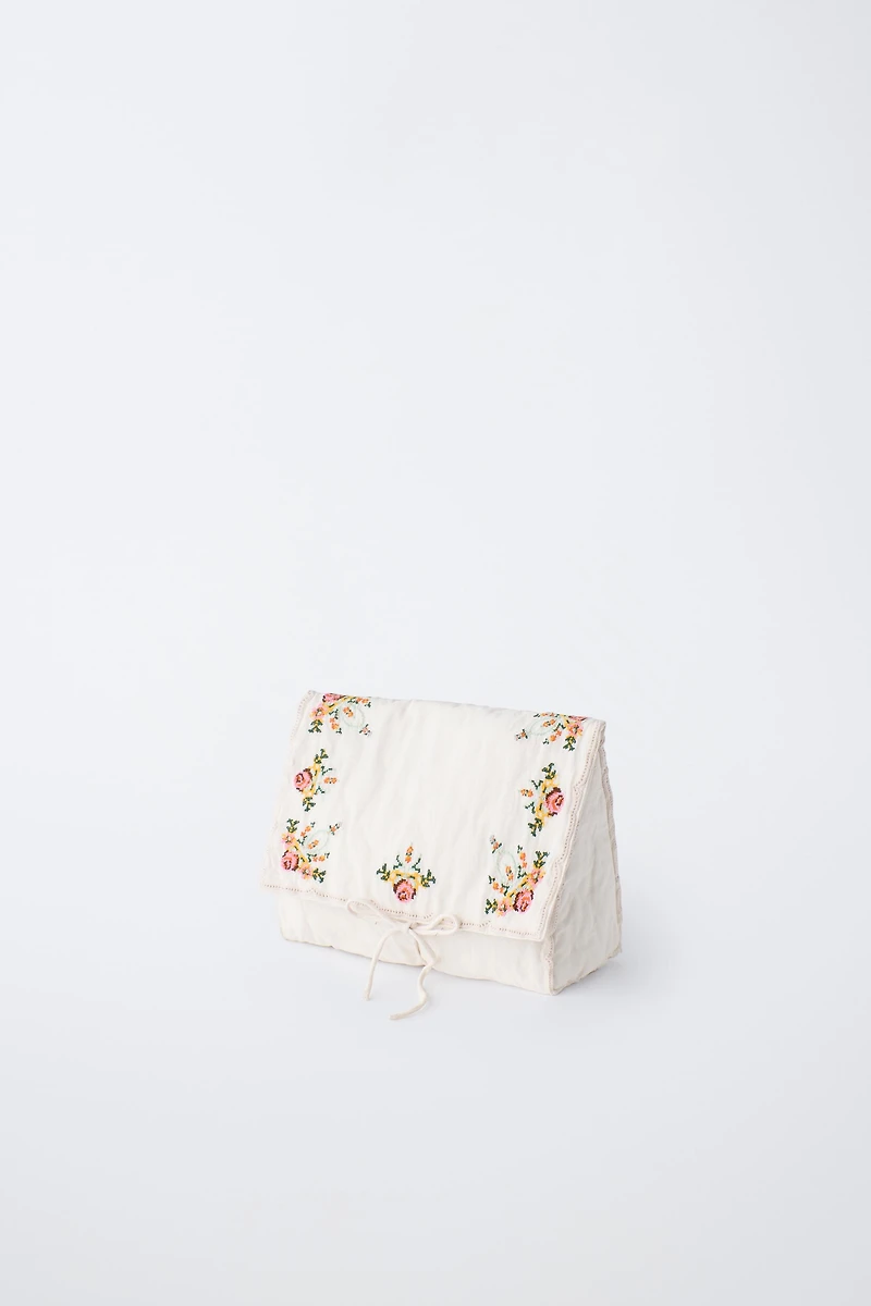 EMBROIDERED TOILETRY BAG
