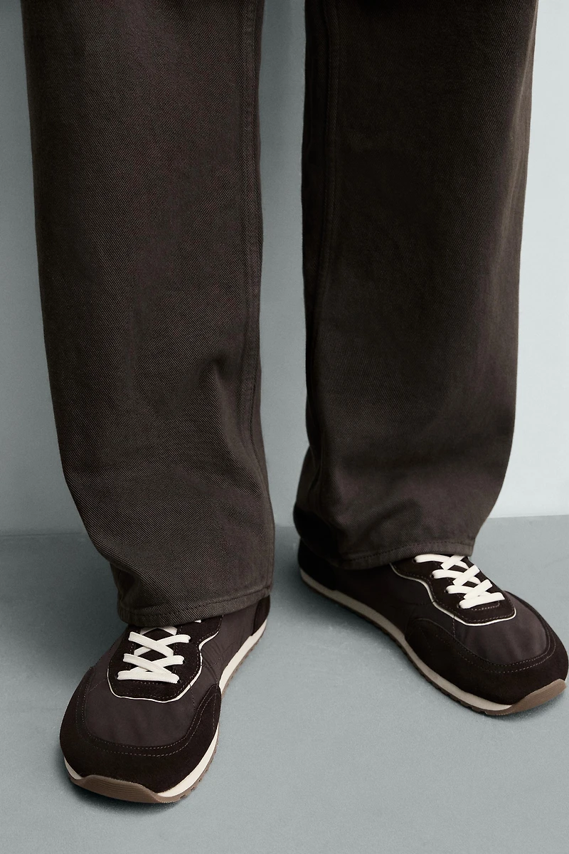 BAREFOOT SNEAKERS