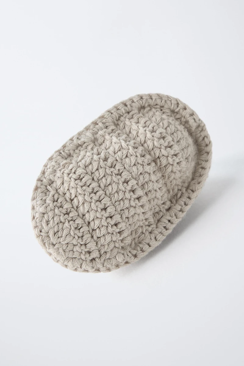 KNITTED BOOTIES