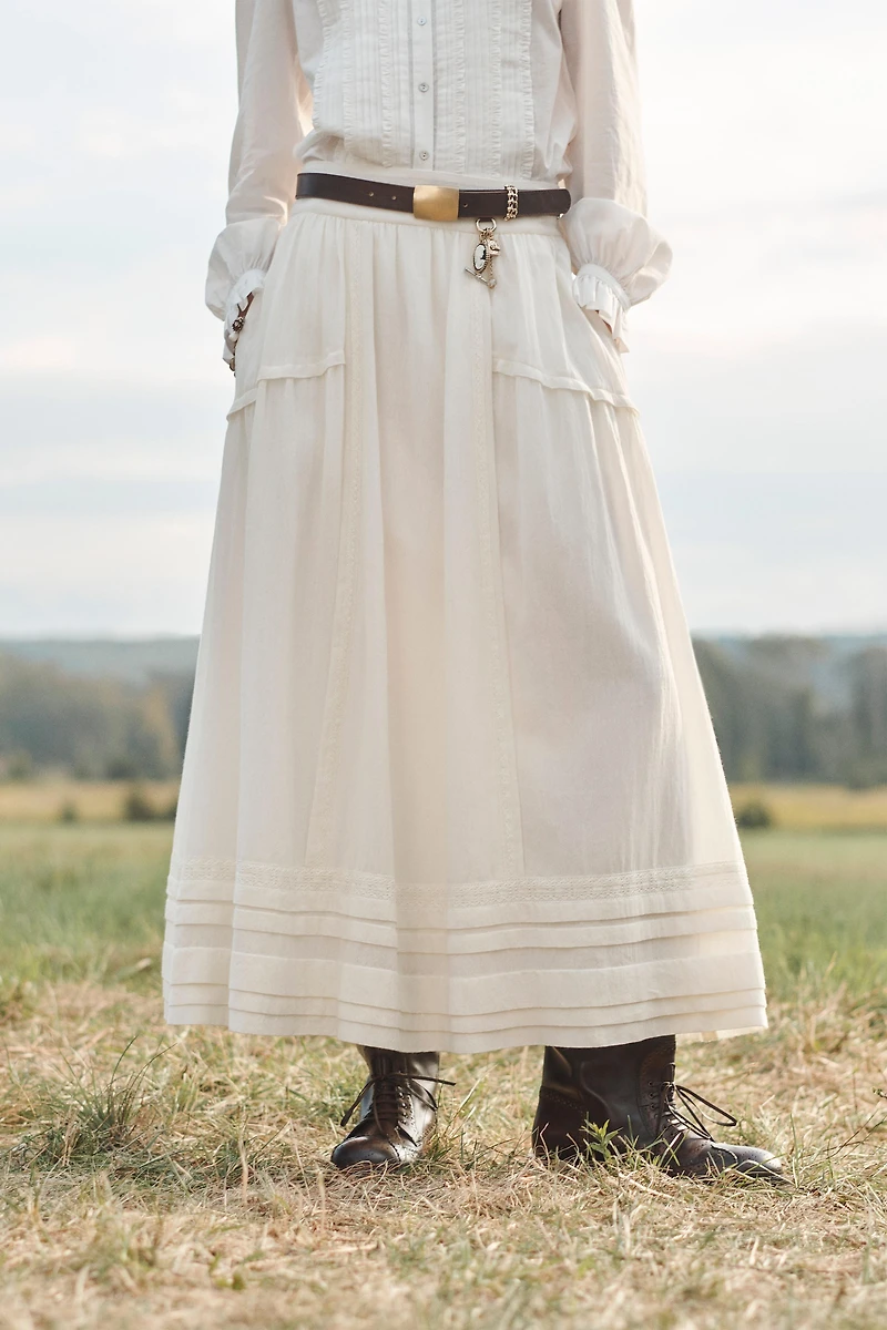 JUPE EN DENTELLE AVEC LAINE LIMITED EDITION