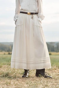 JUPE EN DENTELLE AVEC LAINE LIMITED EDITION