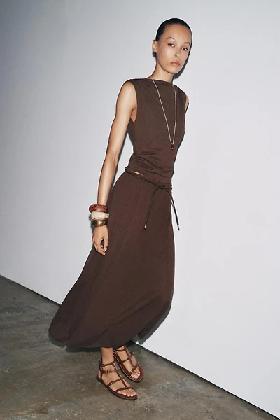 CUT-OUT KNIT SKIRT WITH BELT