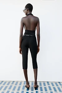 BELTED CAPRI PANTS
