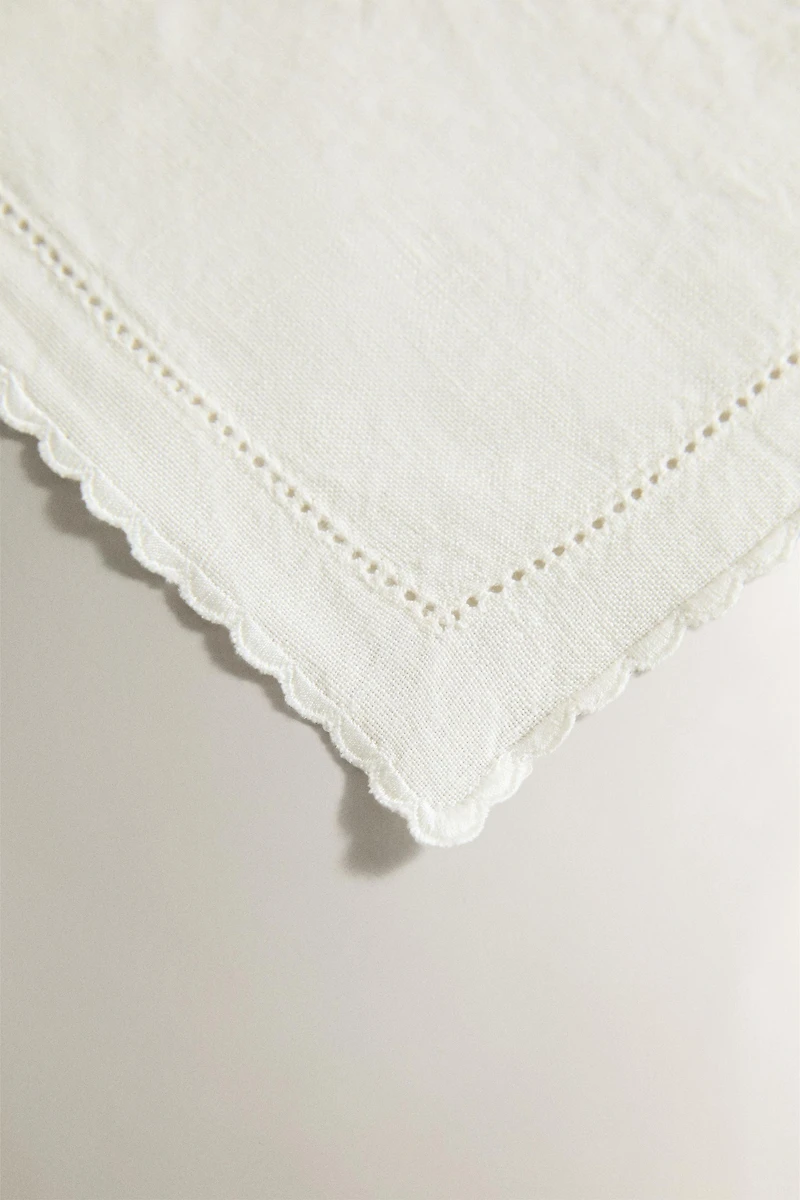 EMBROIDERED LINEN BORDER TOWEL