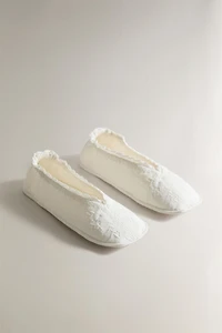 FOLDABLE LACE SLIPPERS
