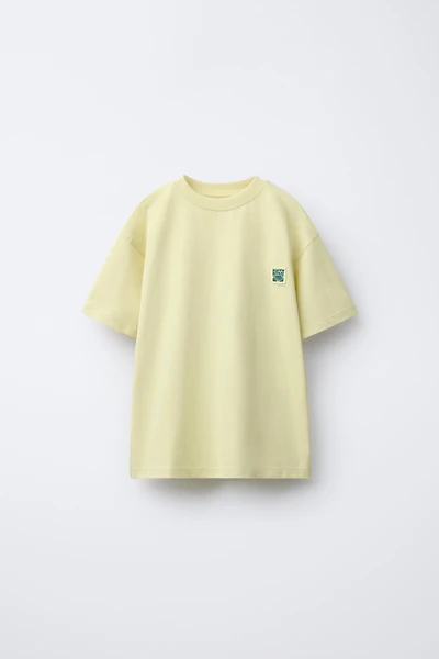PLAIN PATCH APPLIQUÉ T-SHIRT