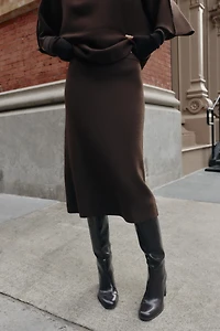 JUPE MI-LONGUE EN MAILLE