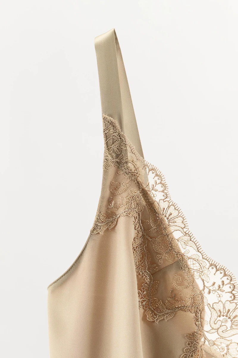 SATIN EFFECT LACE RUFFLED MINI DRESS