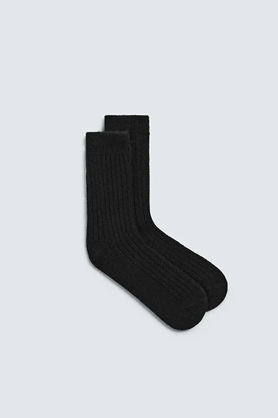 RIBBED TEXTURED SOCKS