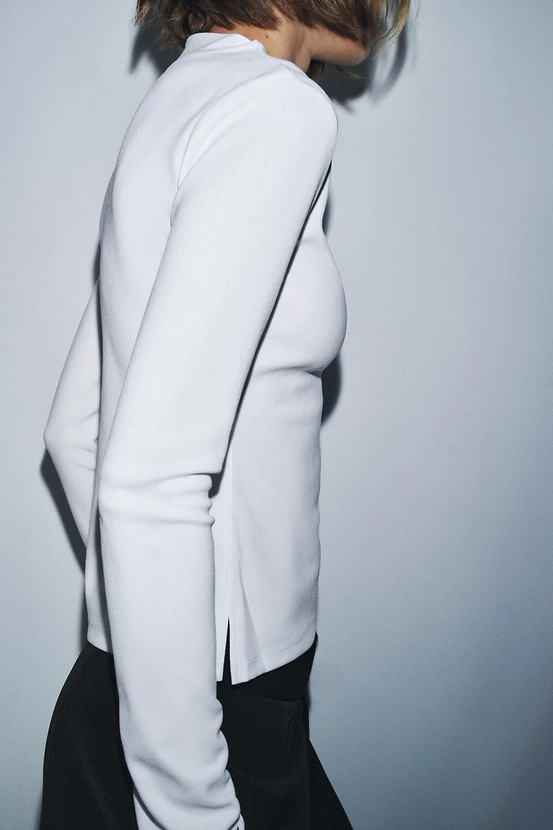 CREPE MOCK NECK T-SHIRT