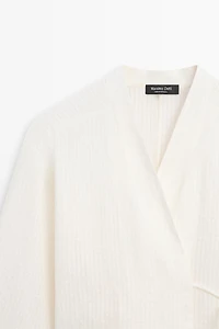 Total look textured short kimono