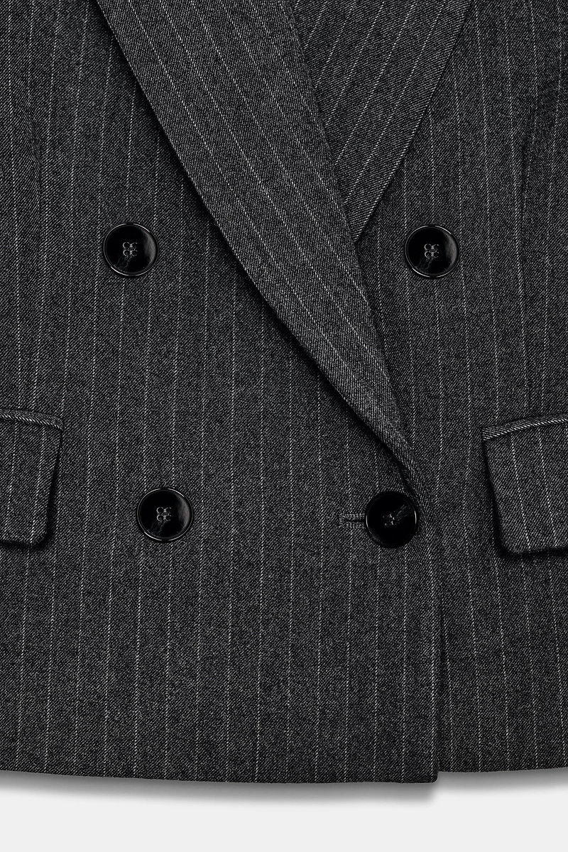 VESTE COURTE À BOUTONNAGE CROISÉ ET RAYURES CRAIE