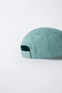 CASQUETTE EFFET DÉLAVÉ AVEC PIÈCE