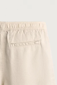 SHORT REGULAR FIT STRUCTURÉ