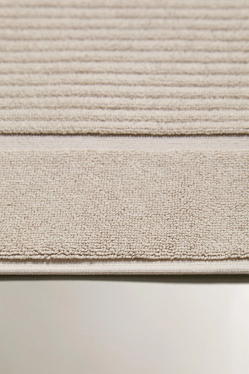 RIBBED TEXTURE BATH MAT