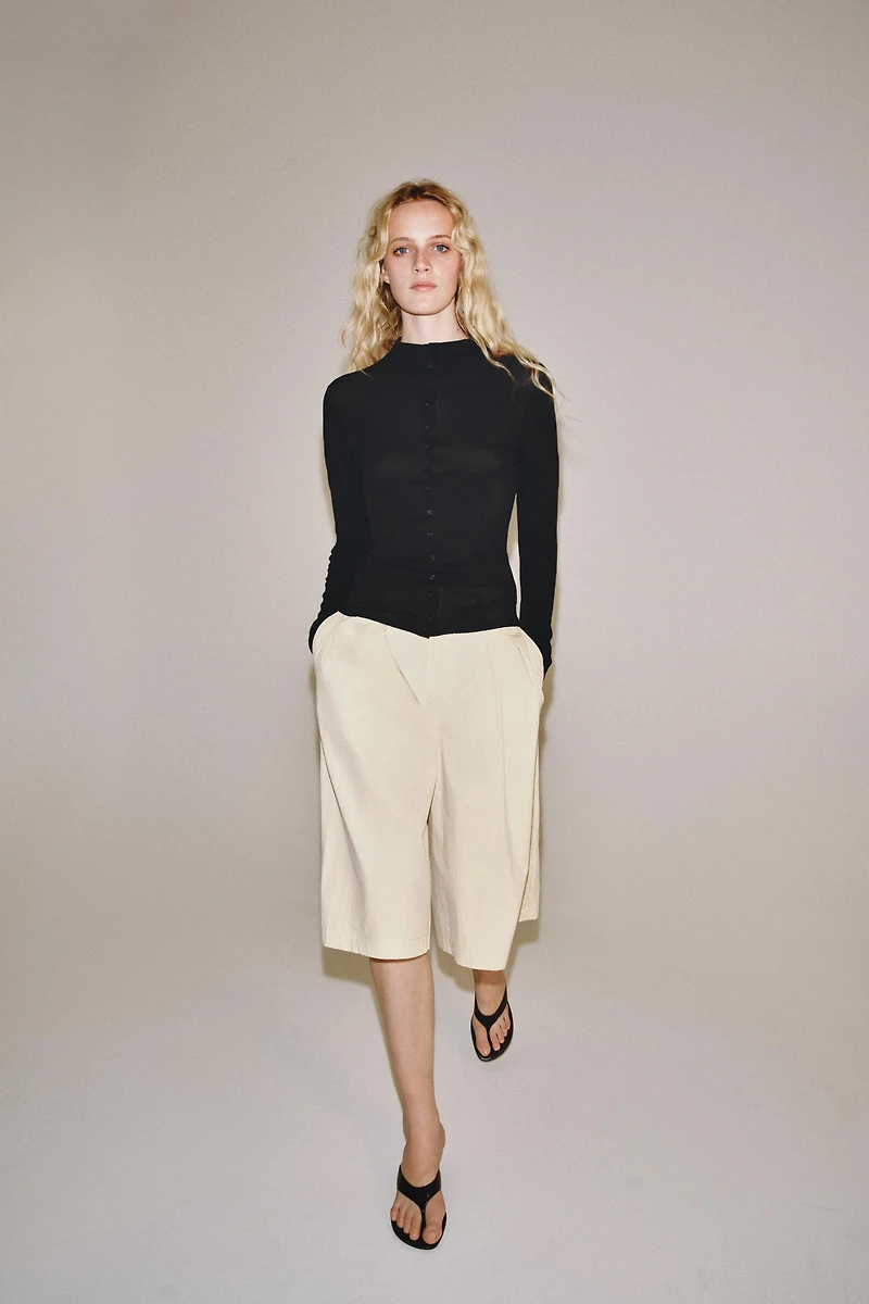 BUTTONED HIGH NECK T-SHIRT
